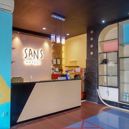 Sans Hotel International Surabaya Gubeng Exteriér fotografie