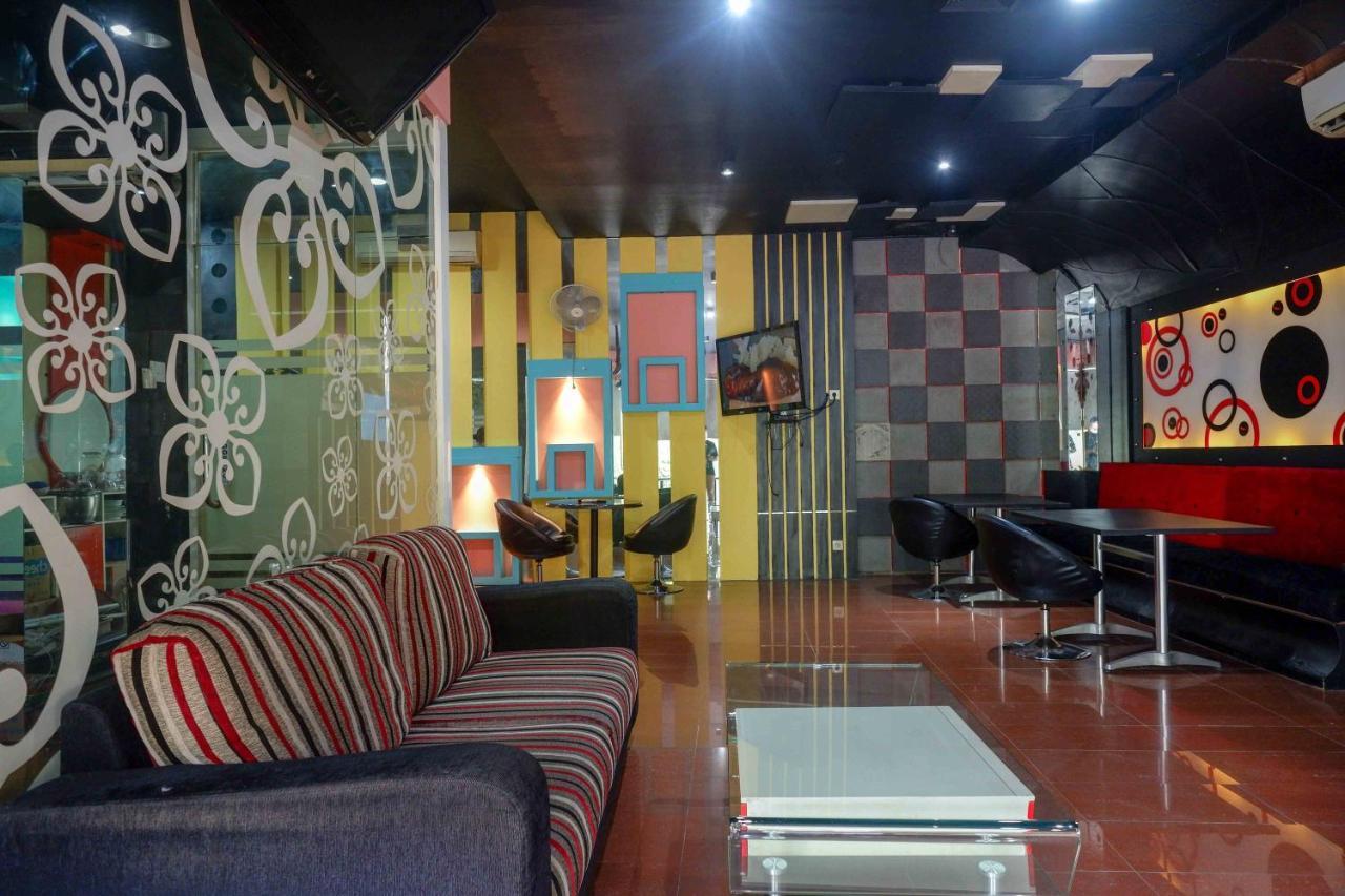 Sans Hotel International Surabaya Gubeng Exteriér fotografie