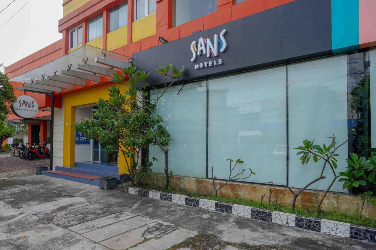 Sans Hotel International Surabaya Gubeng Exteriér fotografie